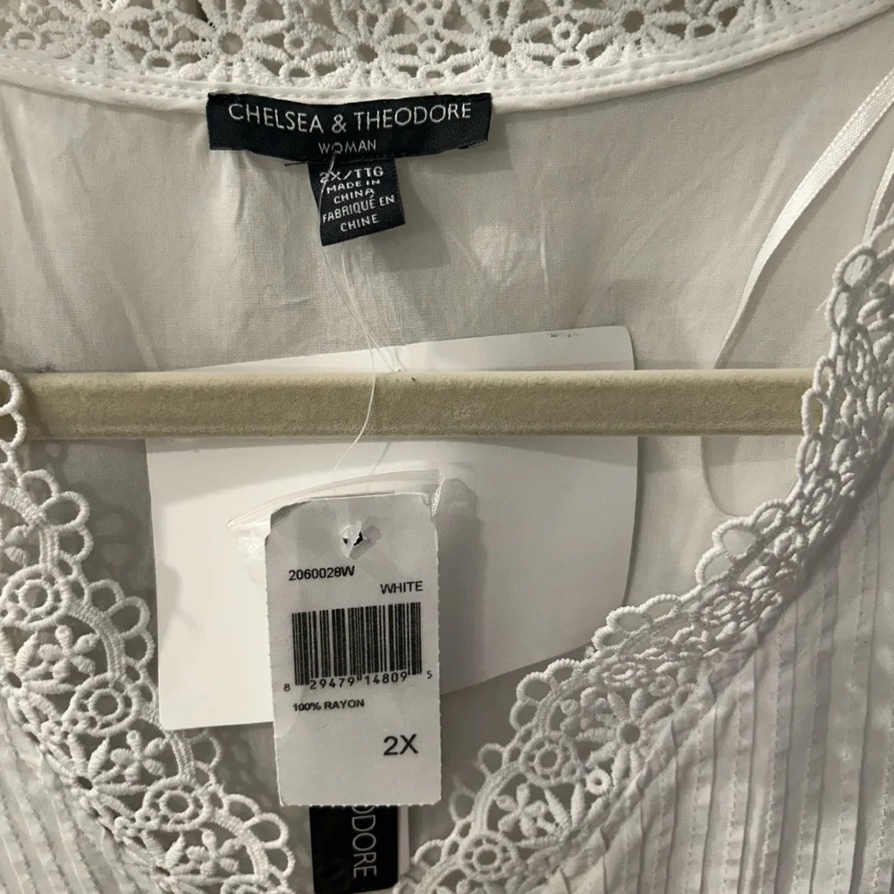 Chelsea & Theodore White Blouse with Lace Accents - Picture 2 of 3